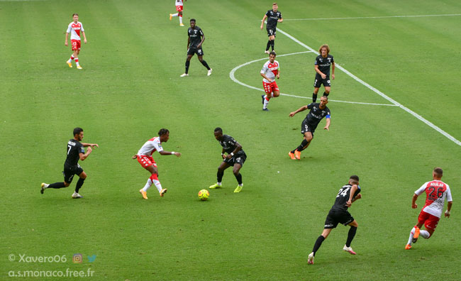 Martins lance Aguilar...