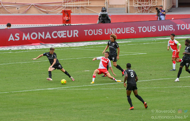 Golovin décale sur la gauche...