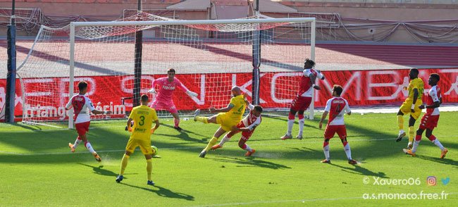 ...et rate le ballon