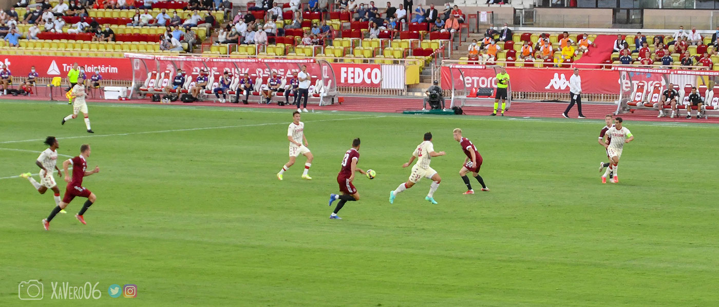 ...et sert Volland dans la profondeur...