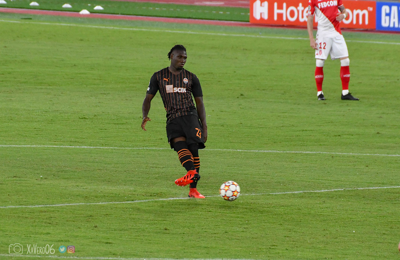 ...Lassina Traoré lance le match