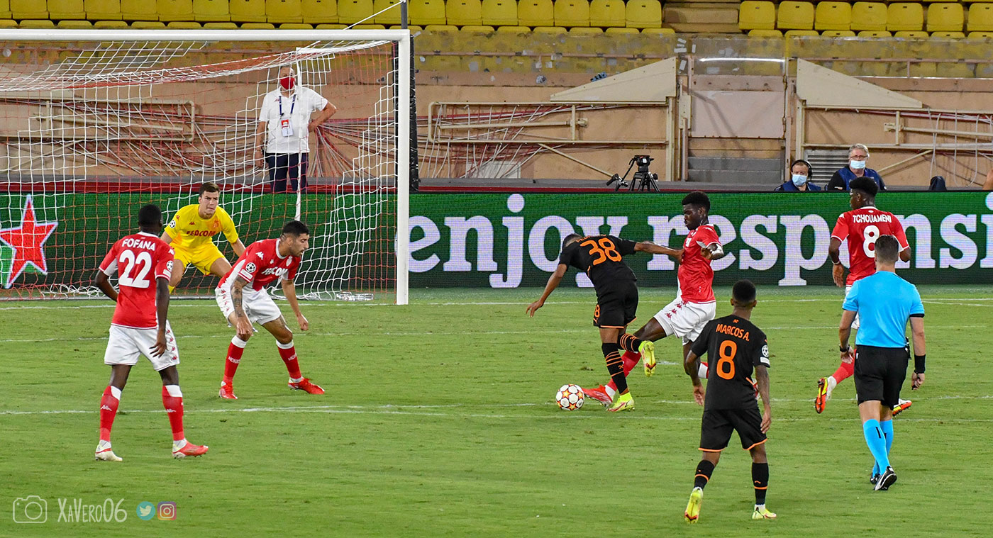 Pedrinho passe Badiashile...