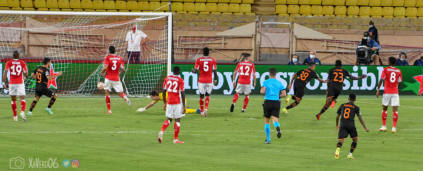 ...pour ouvrir le score...