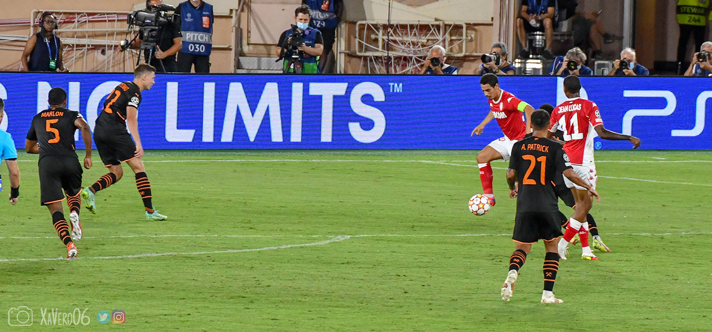 ...il décale sur Lucas pour Ben Yedder...