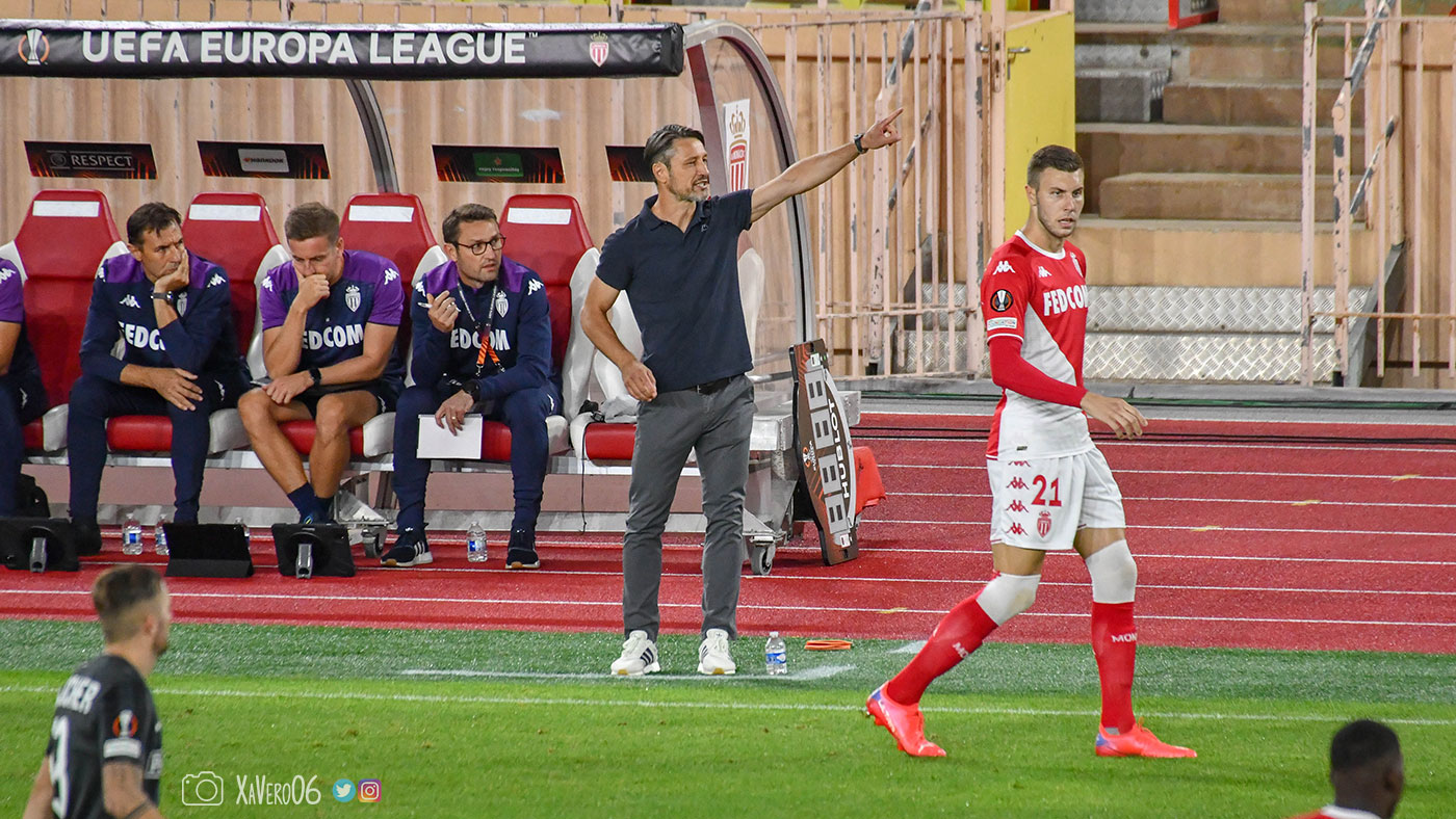 Niko Kovac donne ses consignes derrière Pavlovic