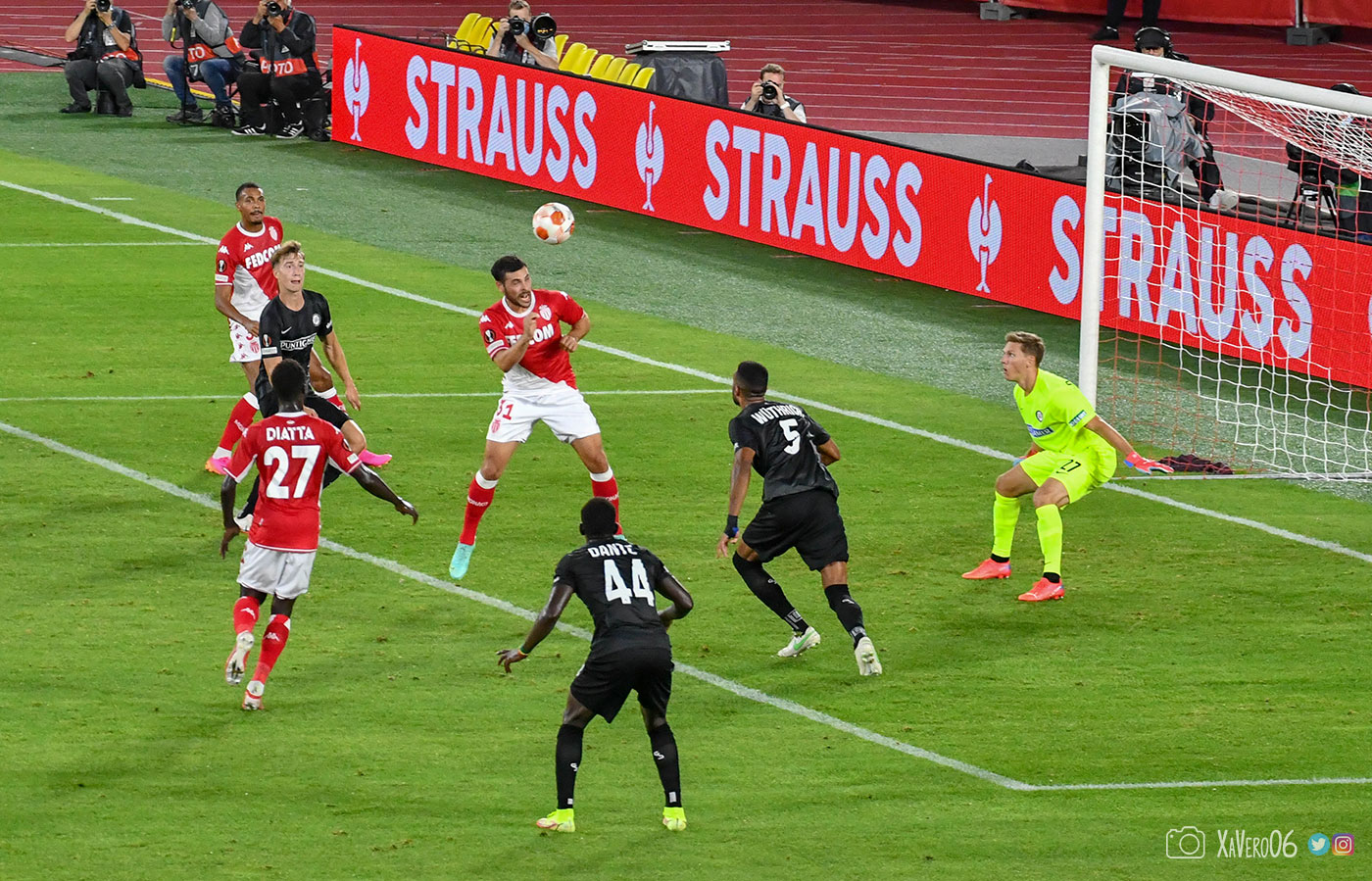 ...pour Volland qui a le but grand ouvert...