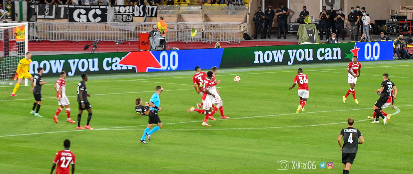 ...le ballon est puissant...