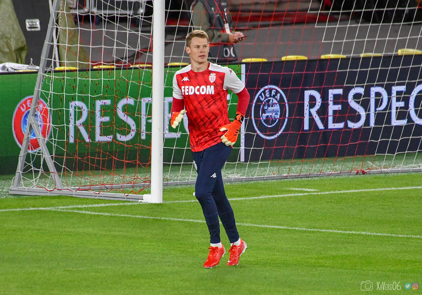 Nübel titulaire dans les buts