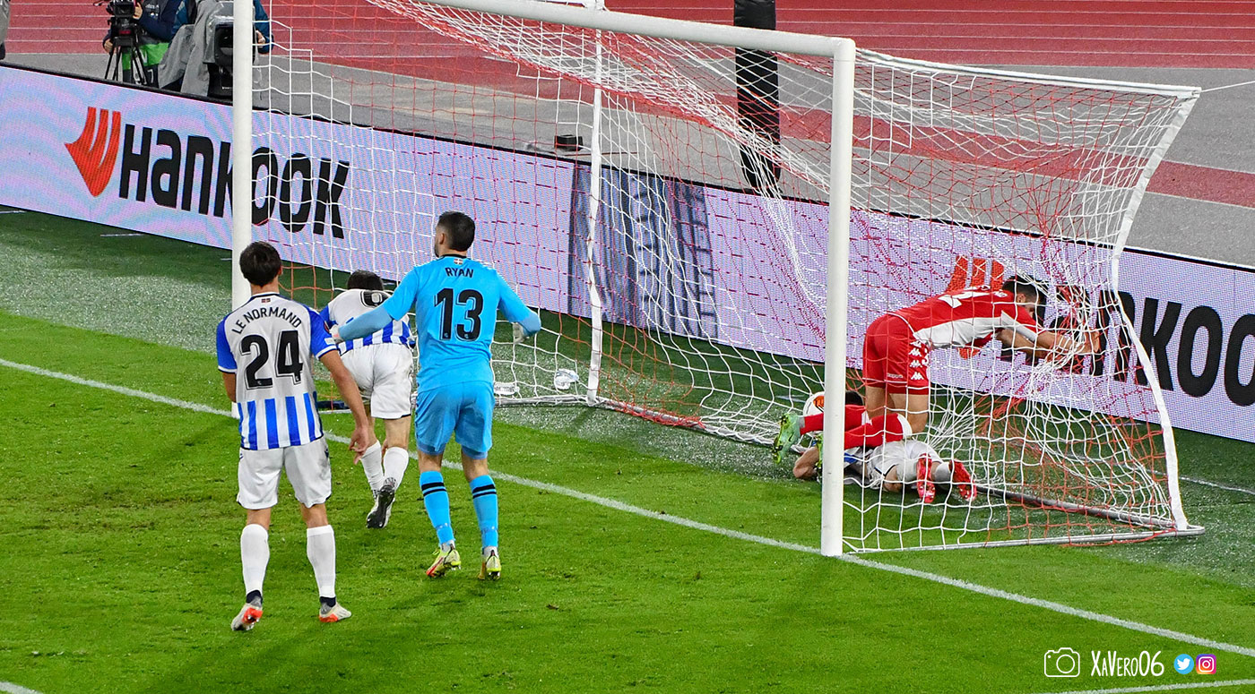 ...Seuls les filets pouvaient arrêter Volland...