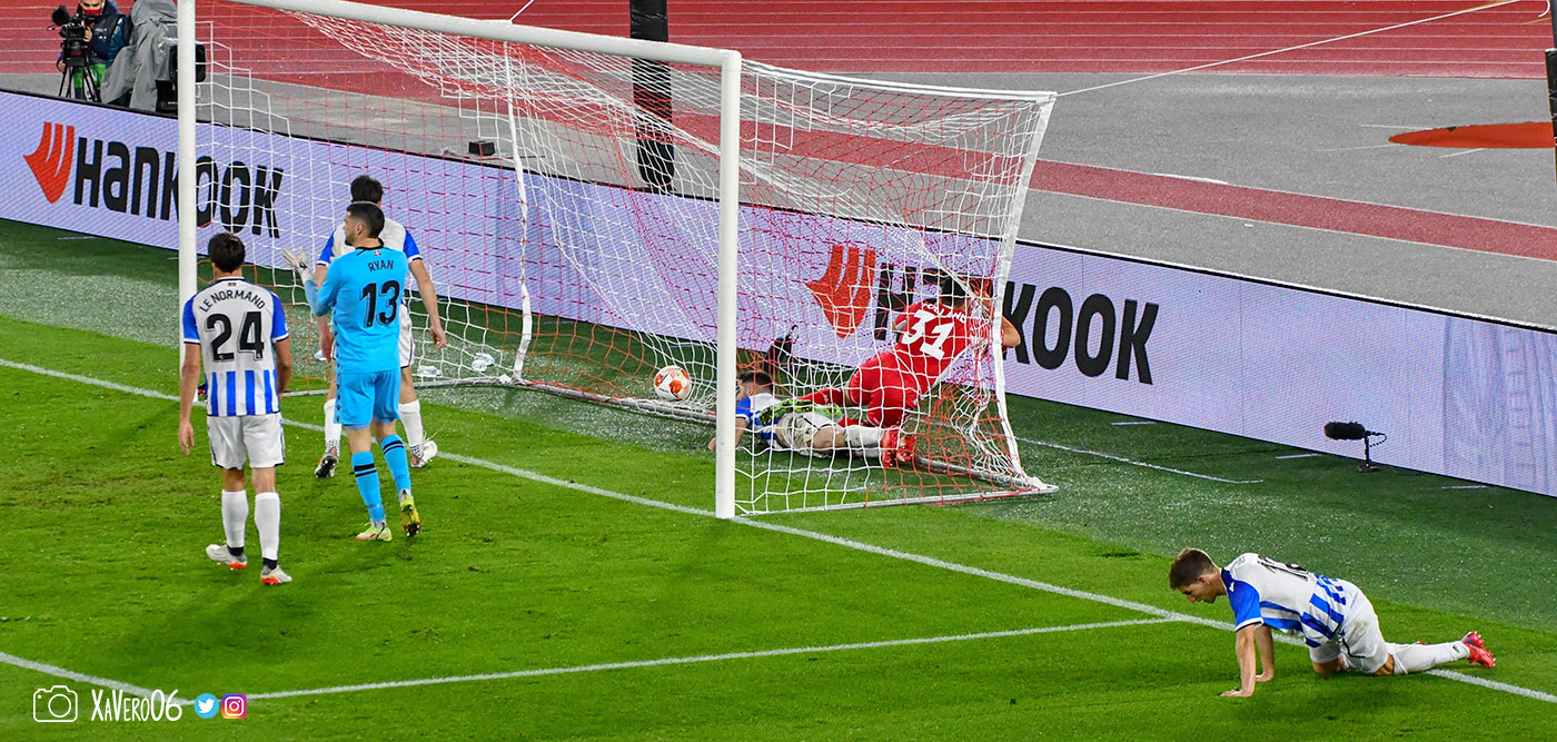...qui ouvre le score...