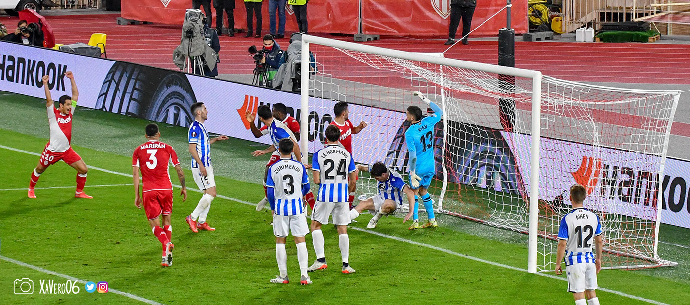 ...Ben Yedder lève les bras, Monaco reprend l'avantage...