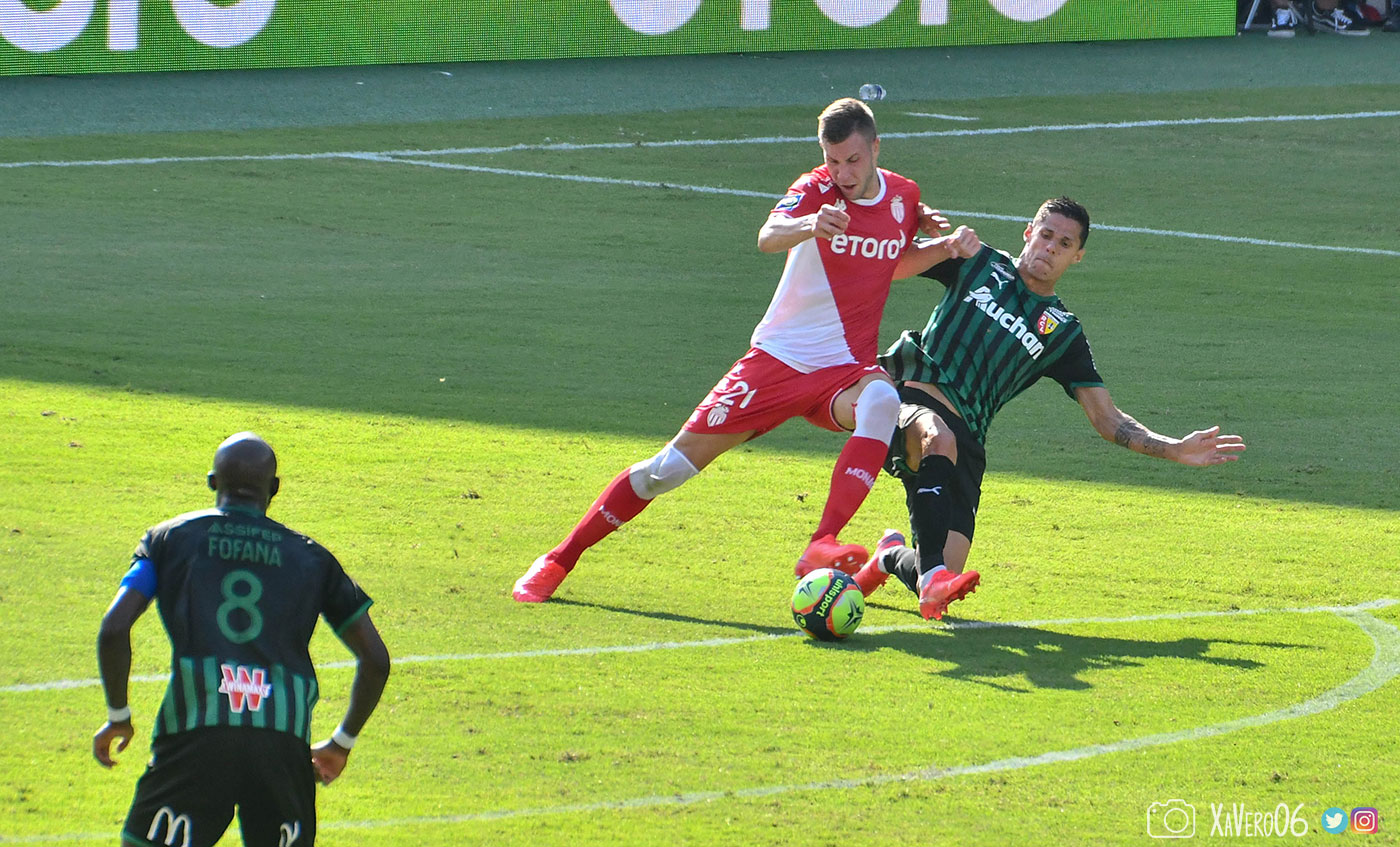 Tacle de Sotoca sur Pavlovic...
