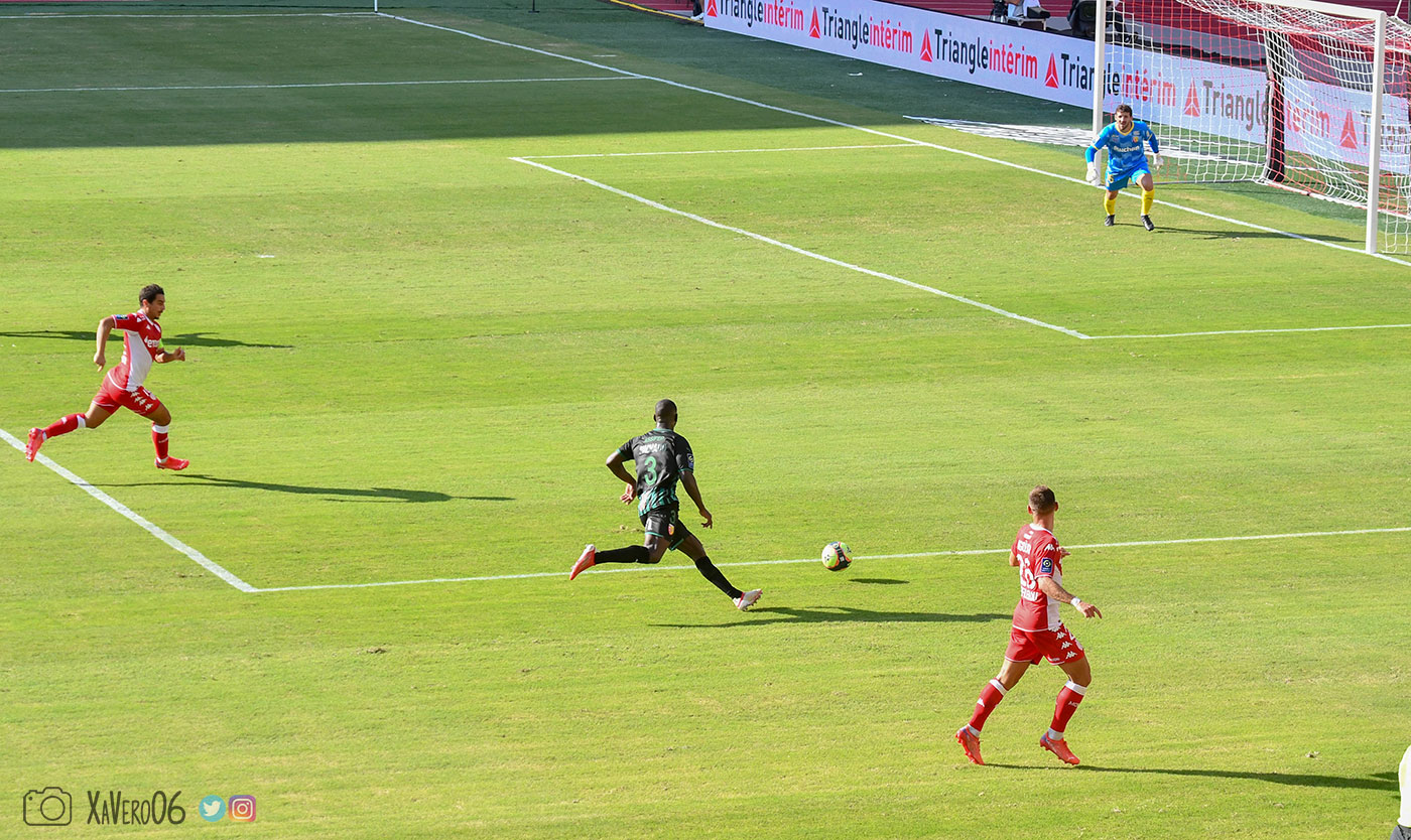 Aguilar donne pour Ben Yedder dans la surface...