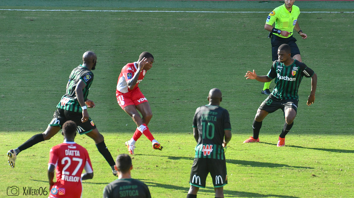 Passe de Lucas...