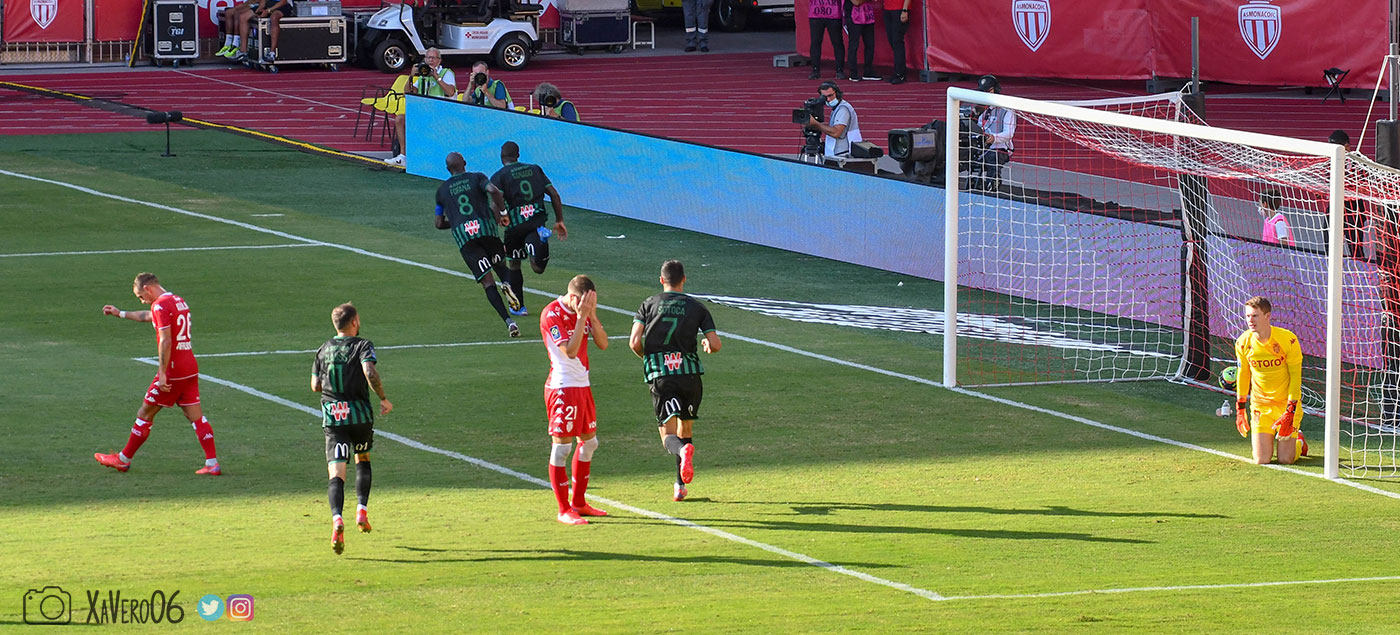 ...et Lens ouvre le score. Pavlovic est dépité