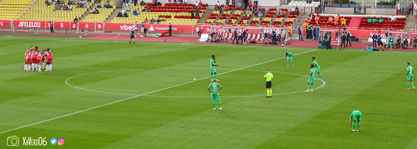 ...pendant que les stéphanois attendent pour lancer le match...
