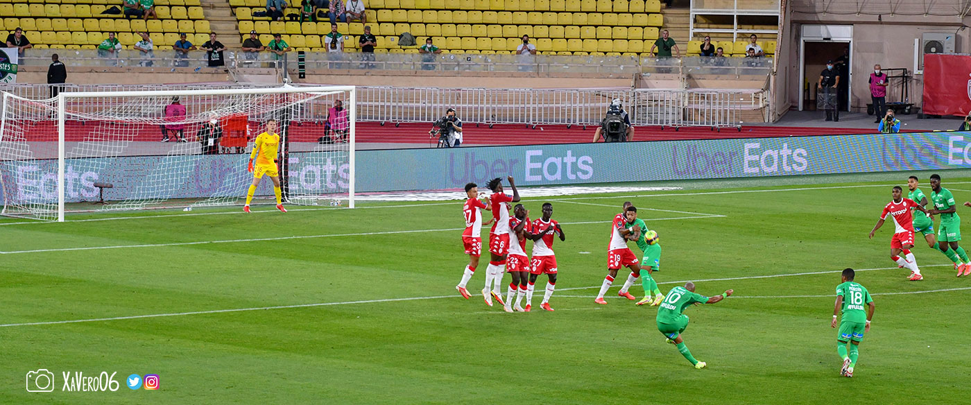 Coup-franc de Khazri...