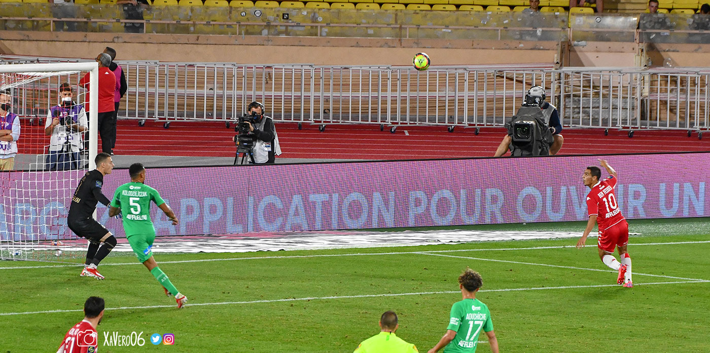 ...pour Ben Yedder qui s'est démarqué au second poteau...