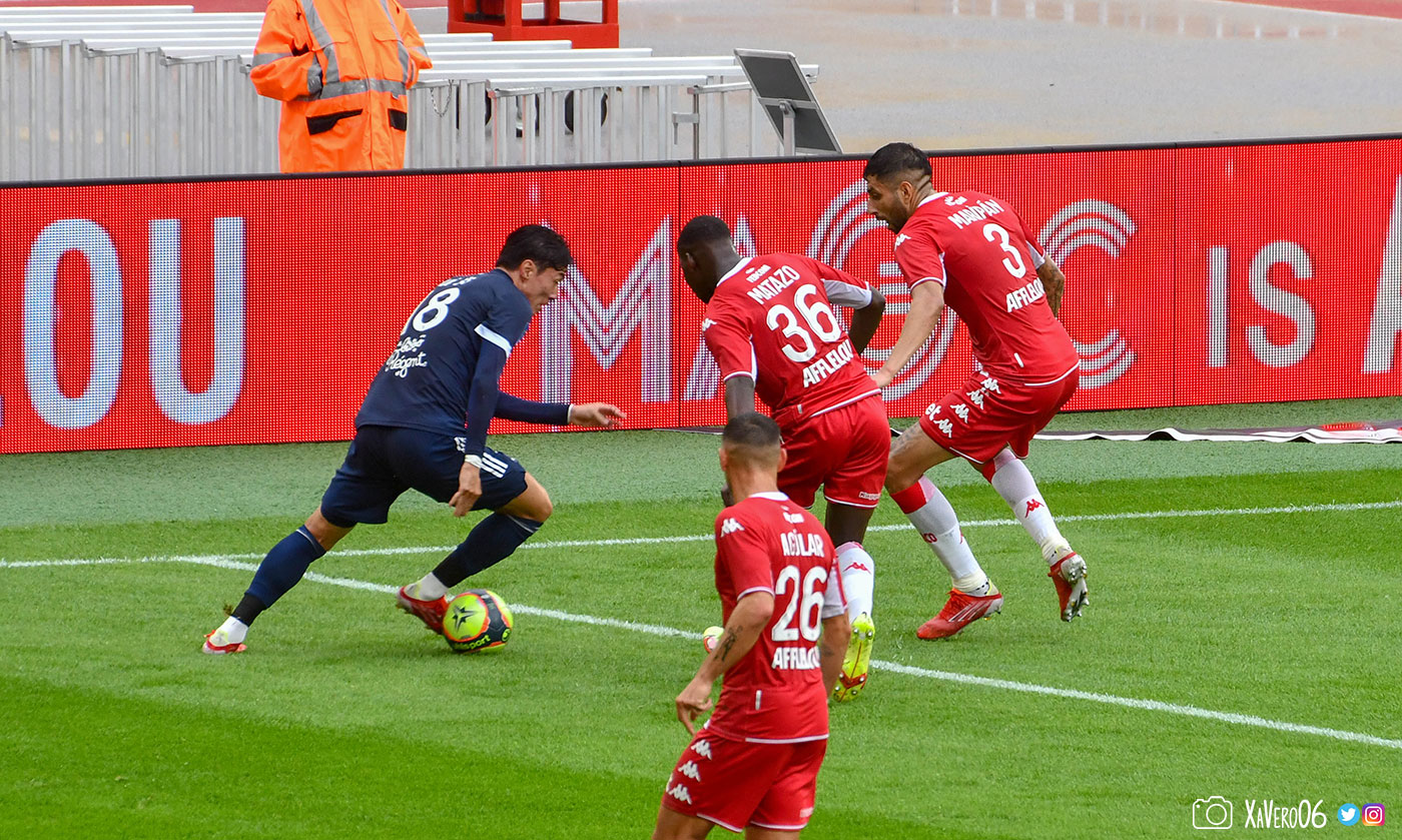 Hwang passe en force entre Maripan et Matazo...