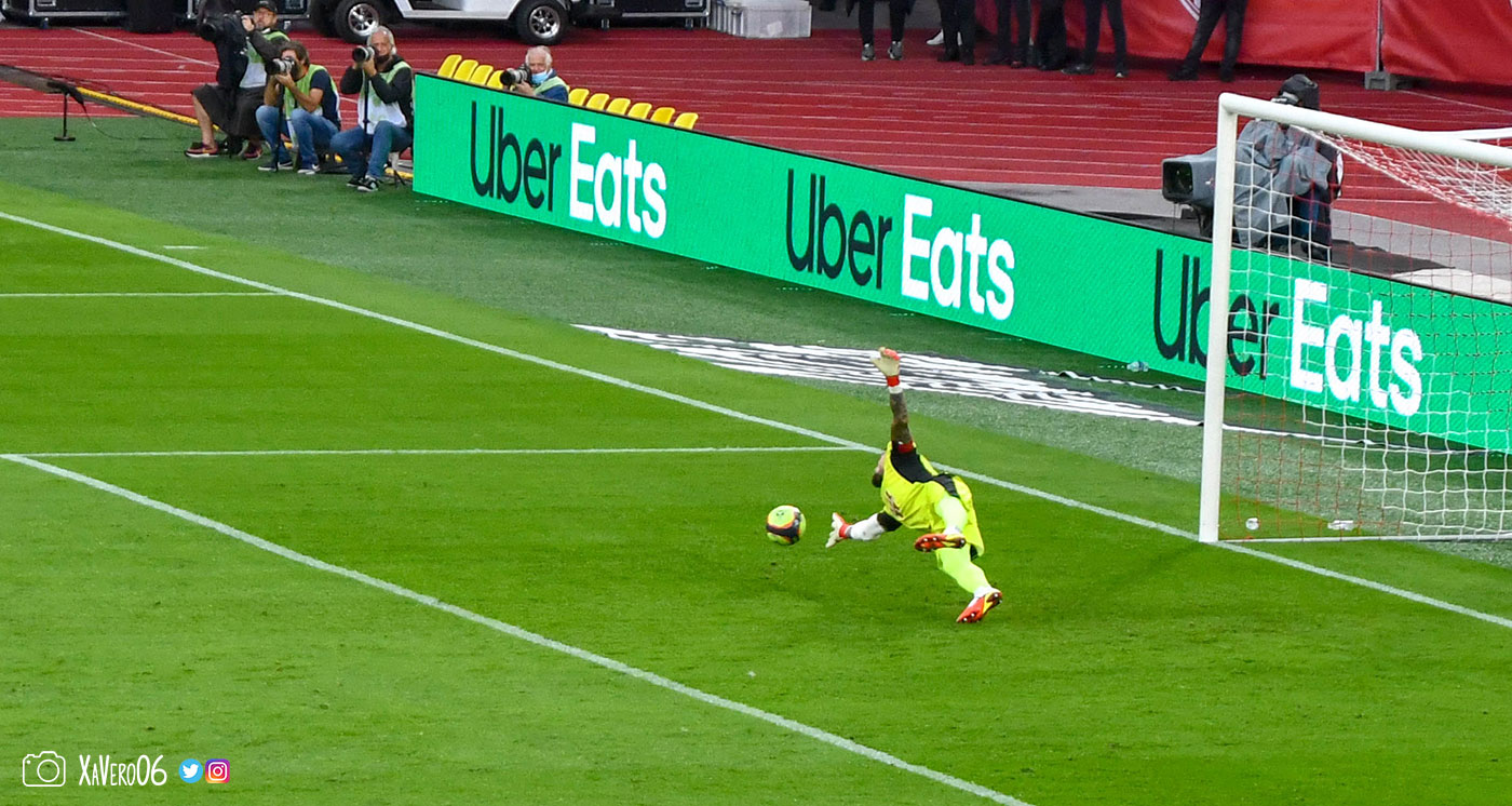 ...Costil se détend...