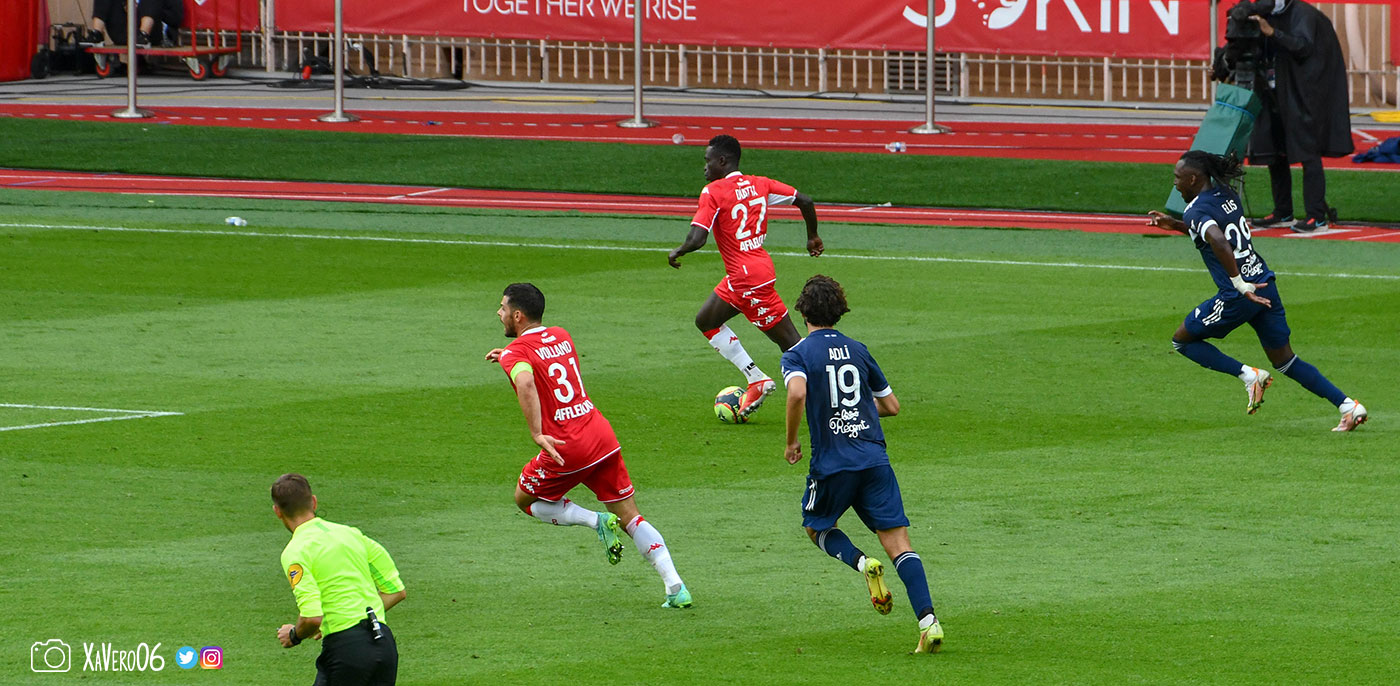 Attaque de Diatta côté droit...