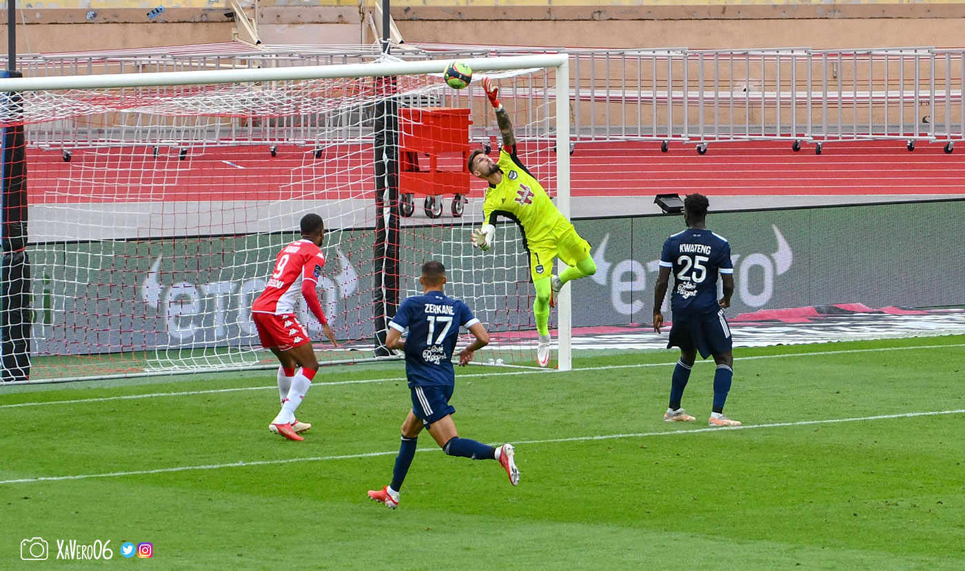 ...où Costil claque...