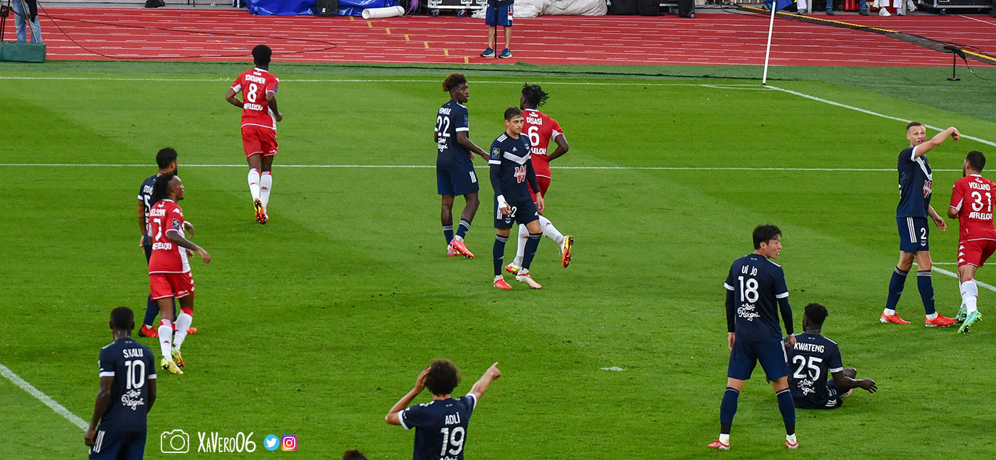 Gregersen demande un hors-jeu de Volland...
