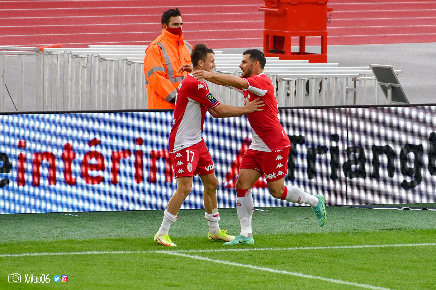 ...vire rejoint par Volland...