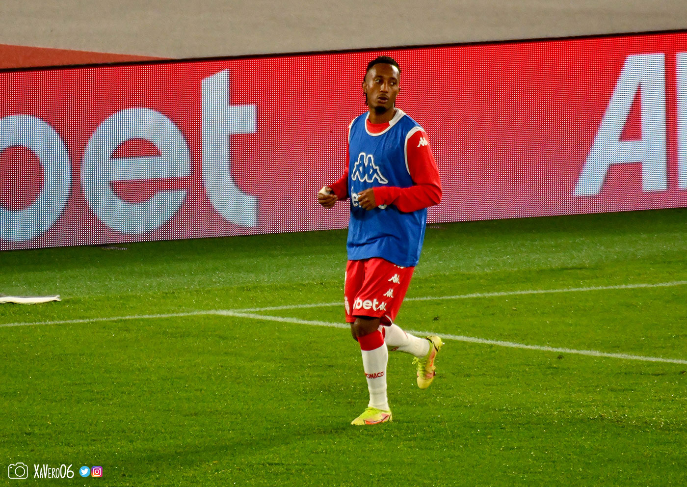 ...Martins s'échauffe et va remplacer Diatta, touché