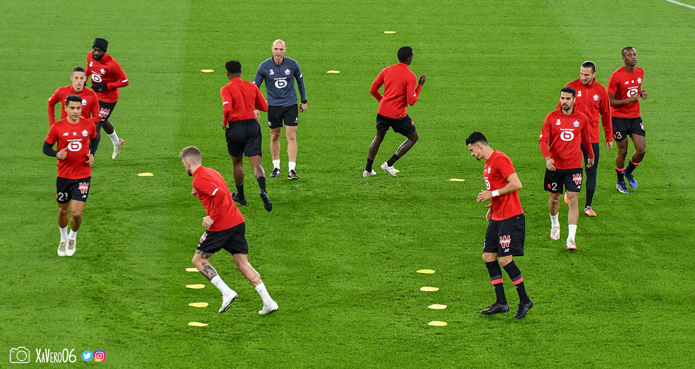 ...et les joueurs de champ du LOSC qui débutent le match