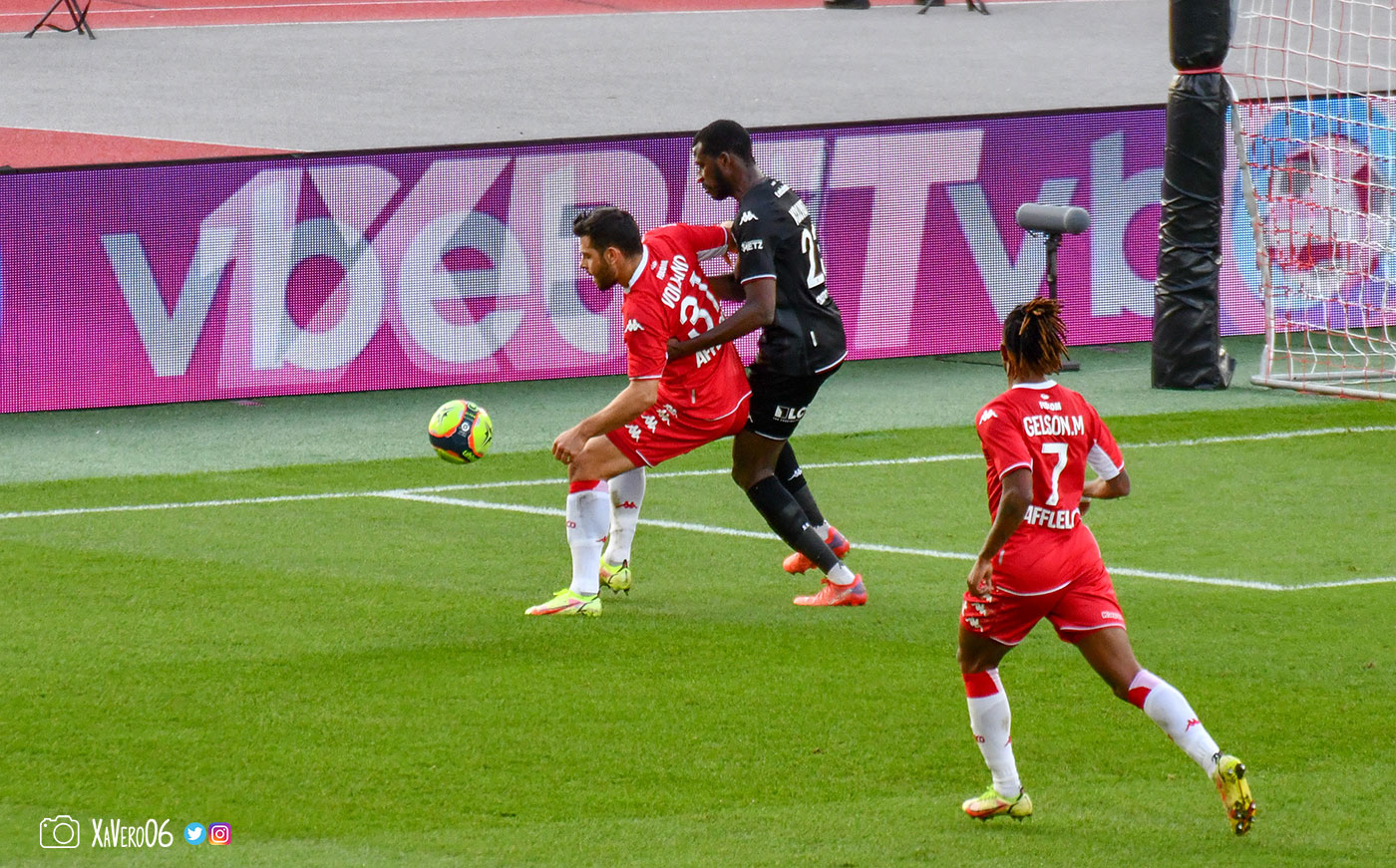 Volland dos au but dans la surface...