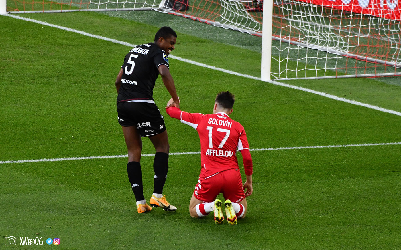 ...Jemerson relève Golovin...
