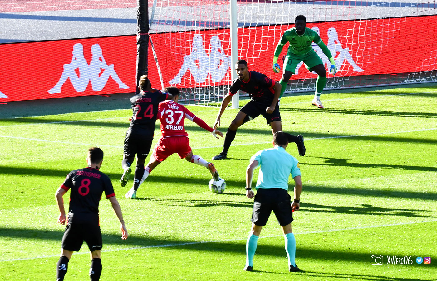 Diop dans la surface se retourne...
