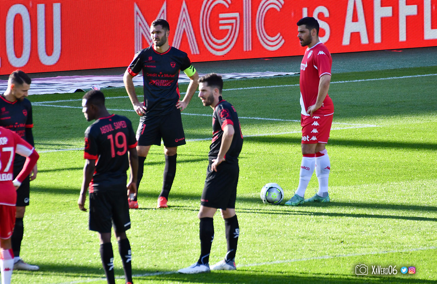 Kevin Volland attend, avec le ballon