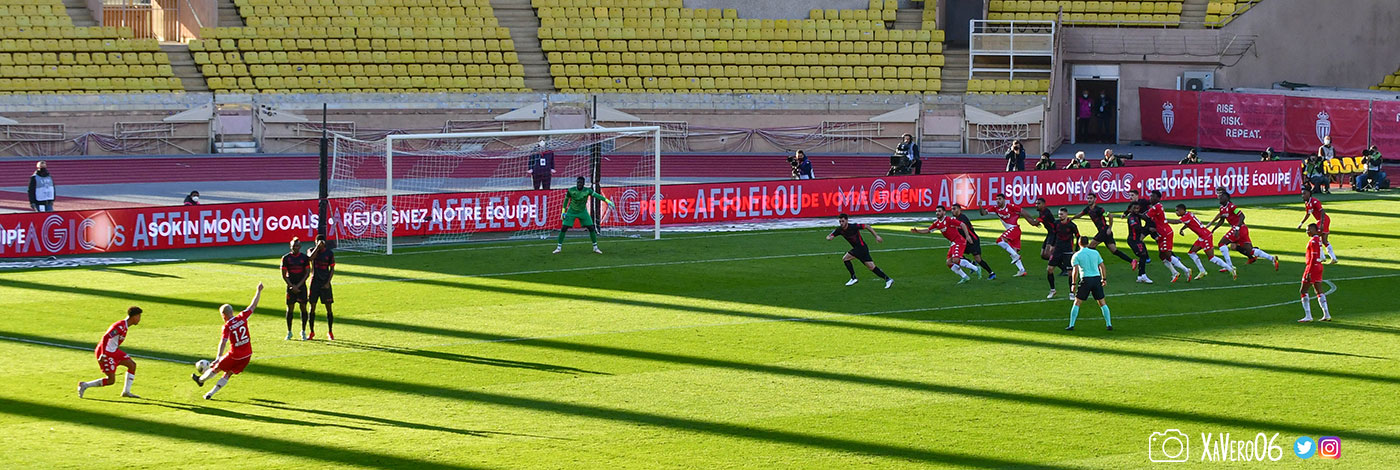 Coup-franc de Caio...