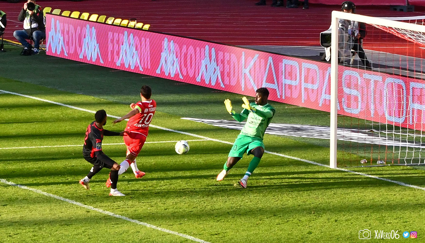 ...Djoco est pris à contre-pied...