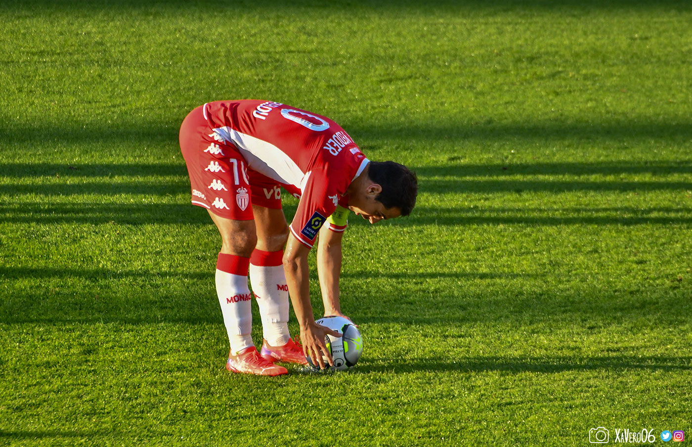 Wissam Ben Yedder palce son ballon...