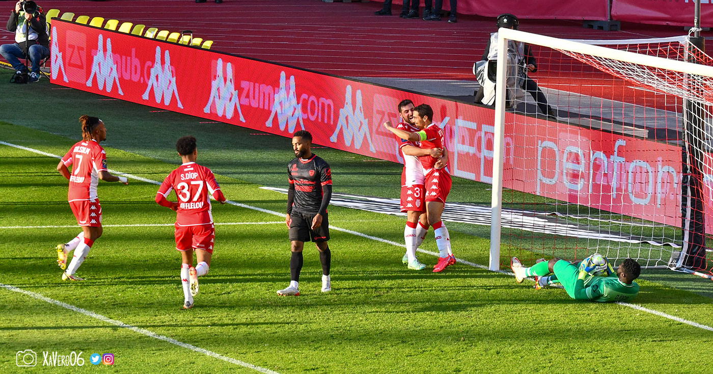 ...et tombe dans les bras de Volland...