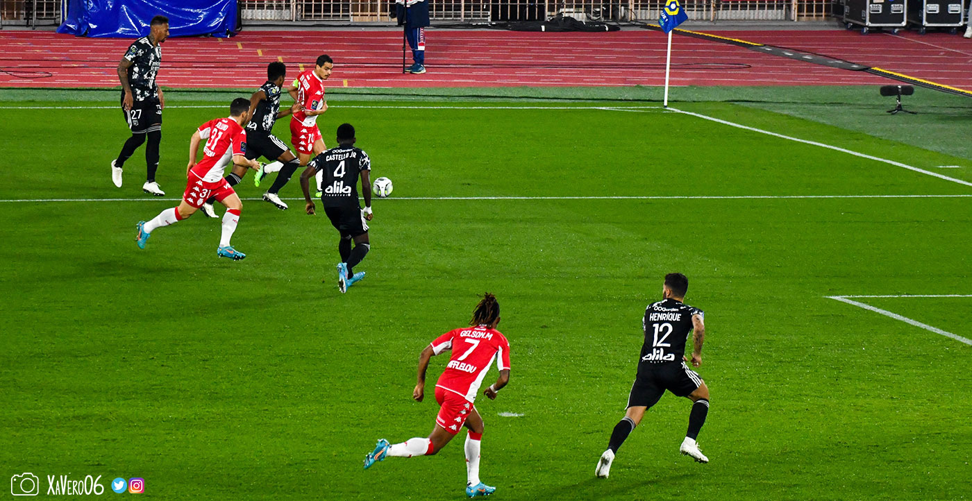 ...pour Ben Yedder qui lève la tête...