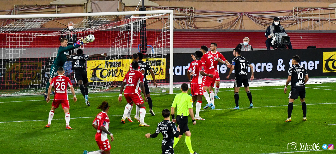 ...Nûbel s'impose devant Lukeba