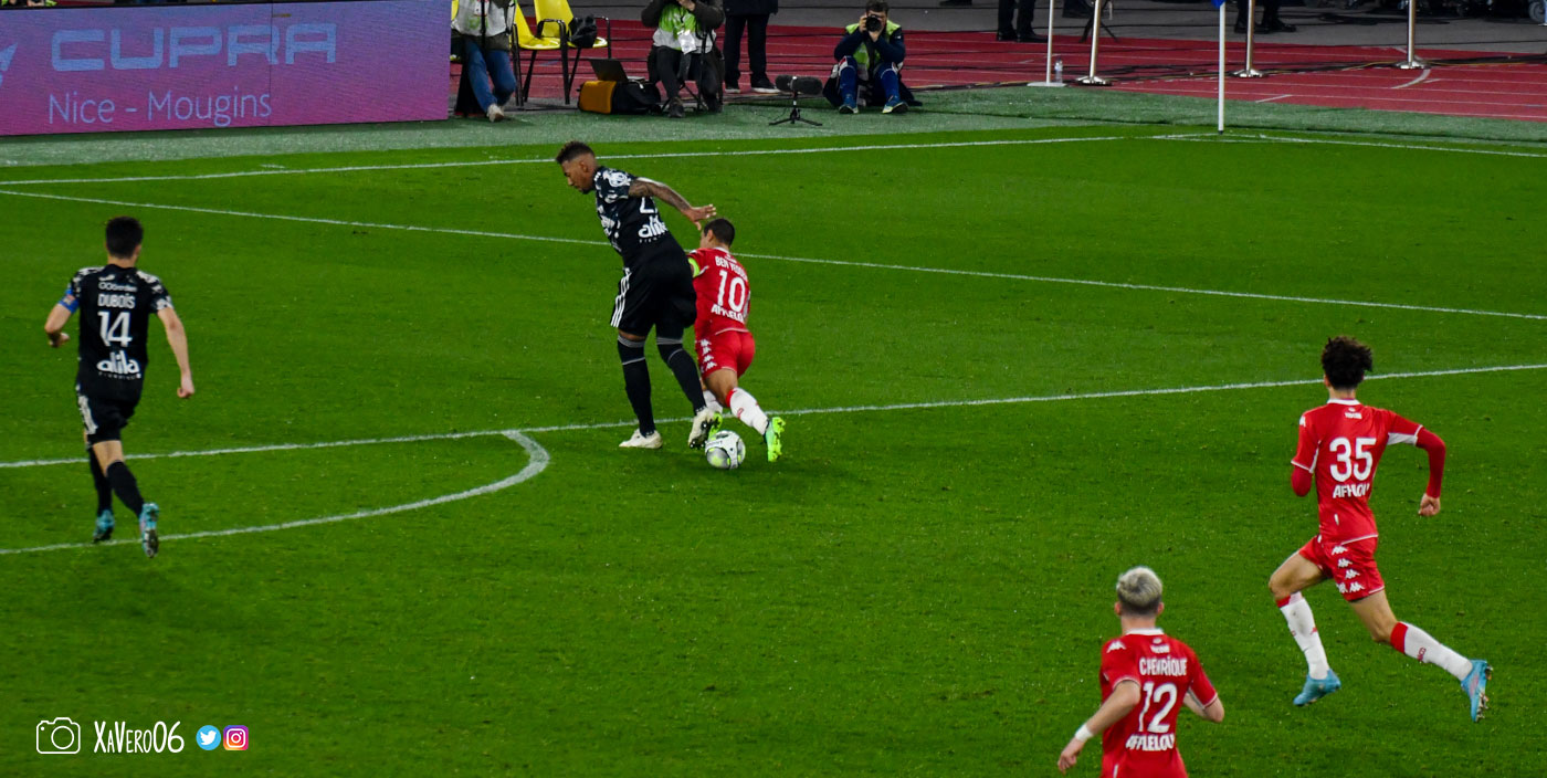 ...bute sur Boateng...