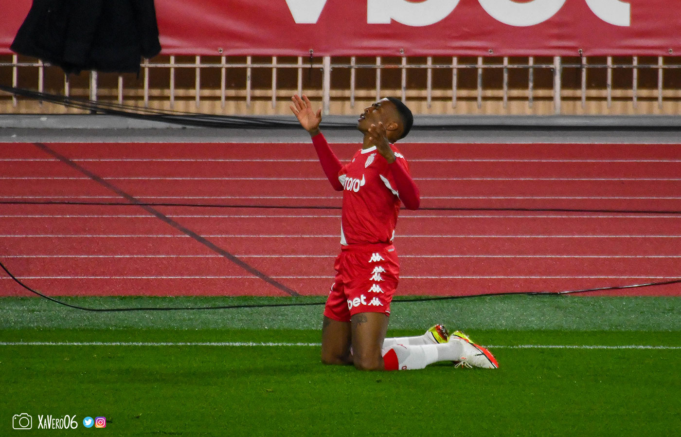 ...et Lucas prie pour fêter son premier but en L1 avec l'ASM