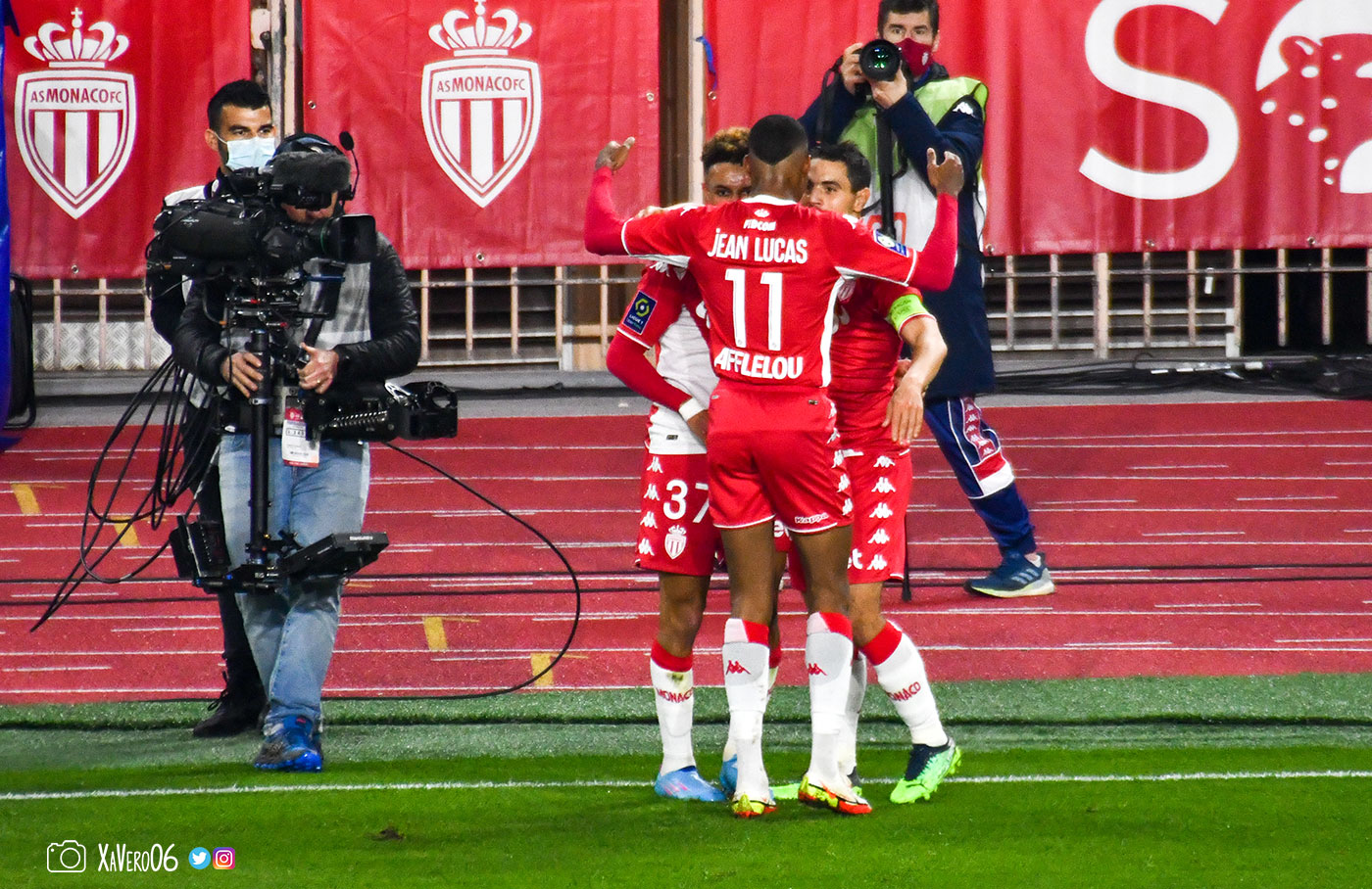 ...rejoints par le premier buteur...