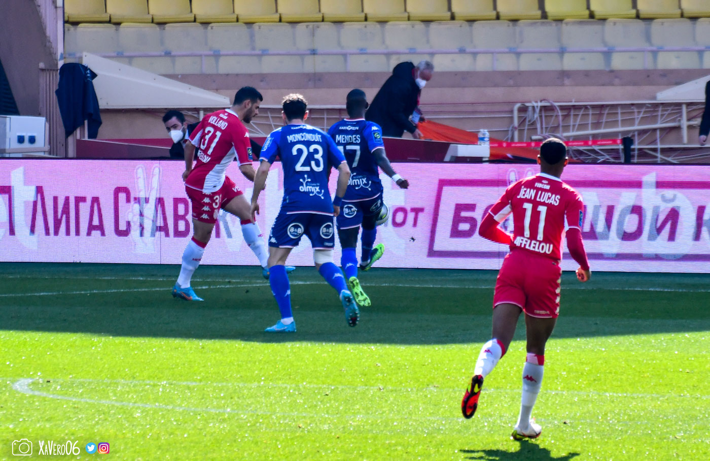 ...Volland récupère et centre...