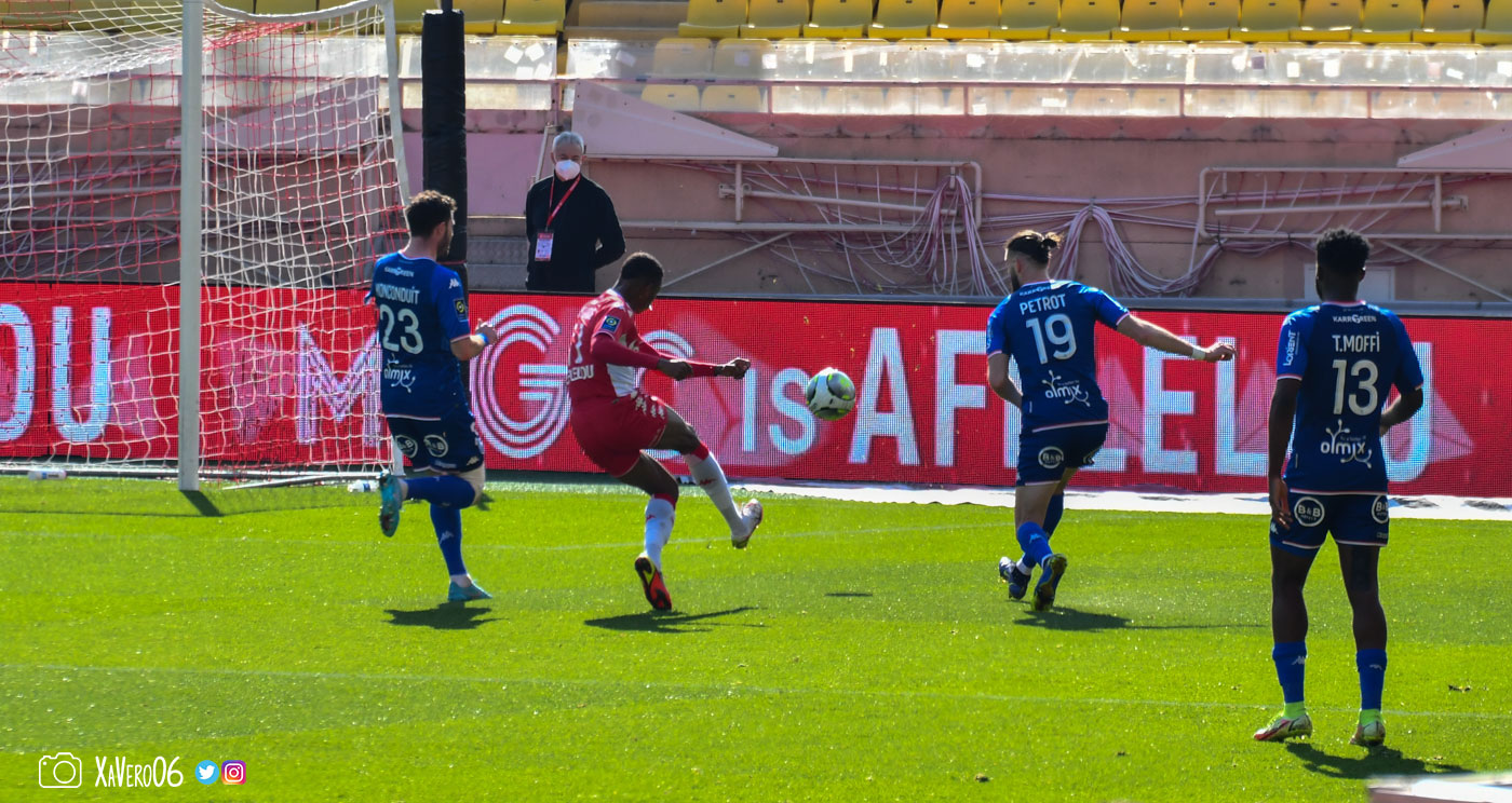 ...tir de Lucas...