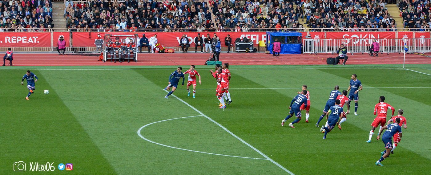 Coup-franc de Neymar...