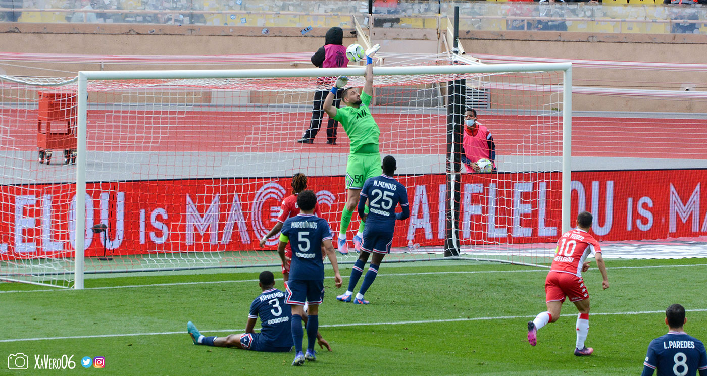 ...et le ballon retombe juste au-dessus