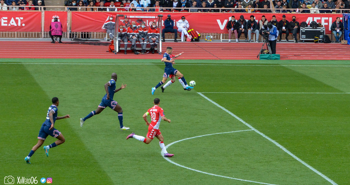 ...centre pour Ben Yedder...