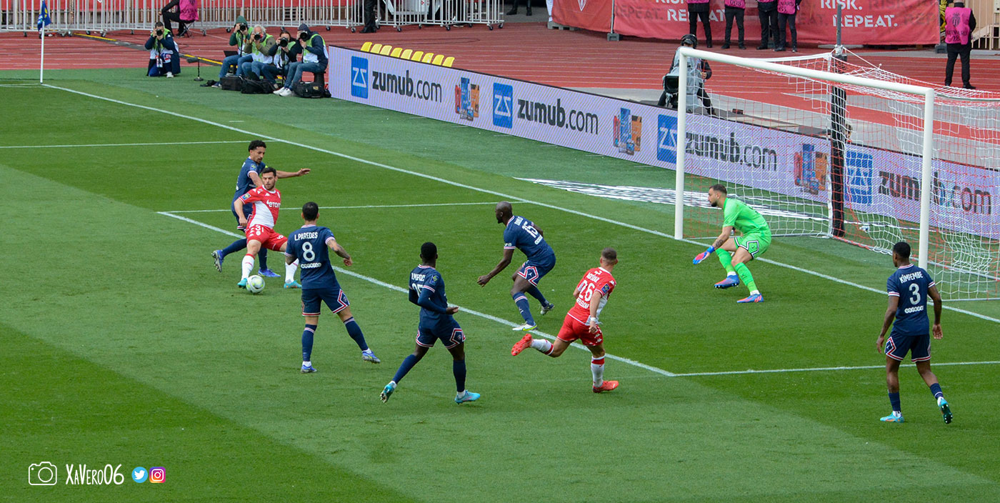 ...pour Volland devant Marquinhos...