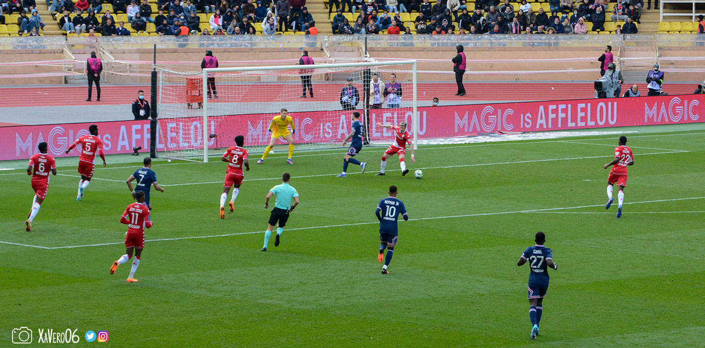 ...trop en retrait pour Icardi...